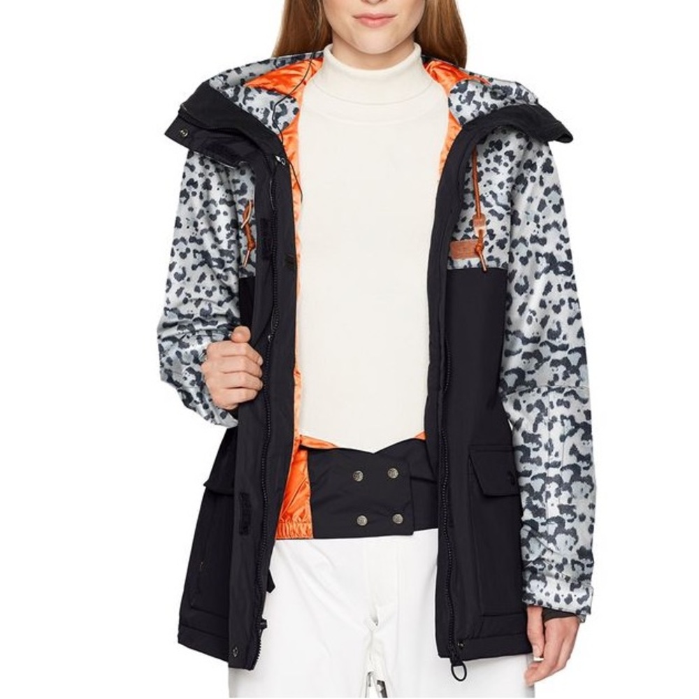DC Cruiser Snow Leopard Women's Ski Snowboard
Jacket šāļøšæāļøā·ļø - Picture 16 of 16